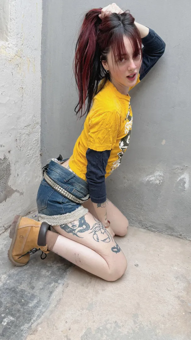 Slightly horny + can’t host rn - faster replies on lnssta: .lunaorvyn'.