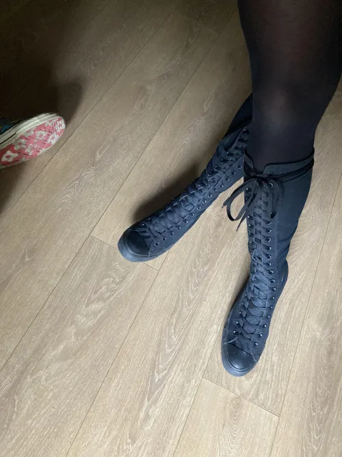 smelly nylons and xxhi converse