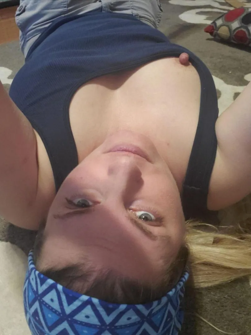 The [NeighborhoodMILF] had a little nip slip while doing chores