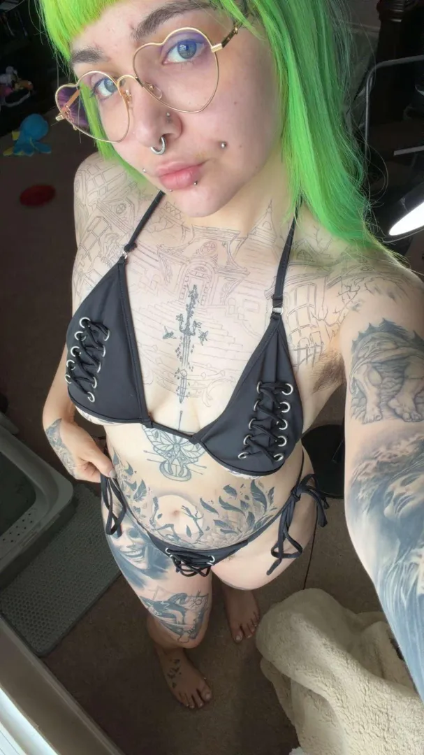 There’s nothing better than a useful little beta slut. Let mommy drain you you’ll find purpose 