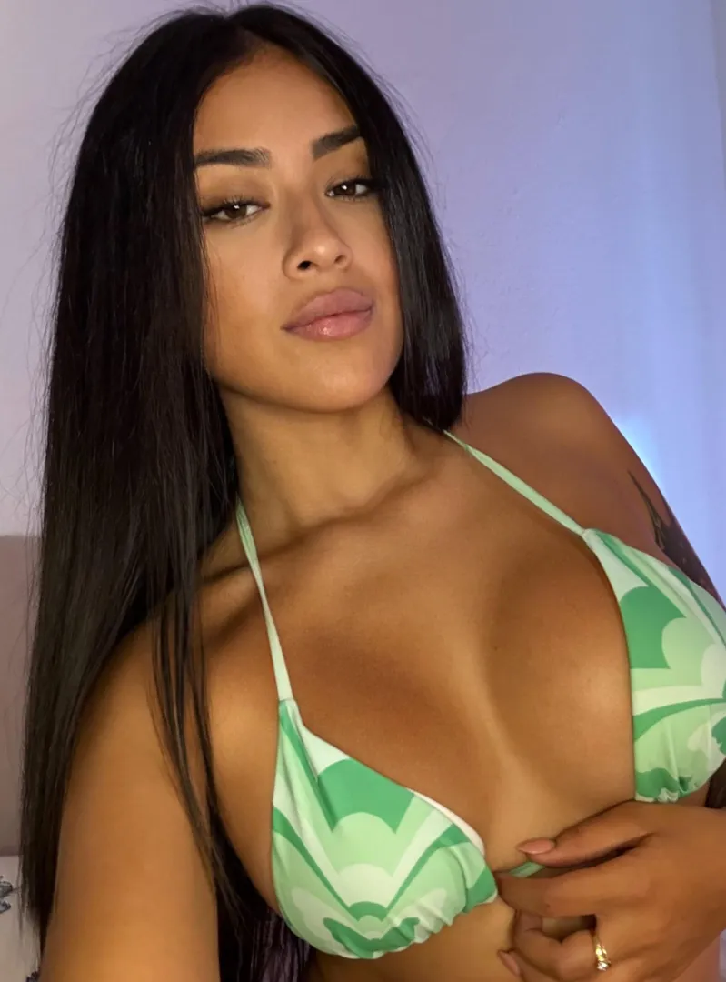 This beach day deserved the bikini that shows off every single curve