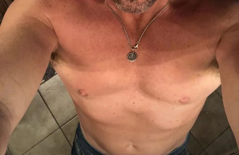 Visiting 4/14-4/16. Looking for some fun. DM for details.