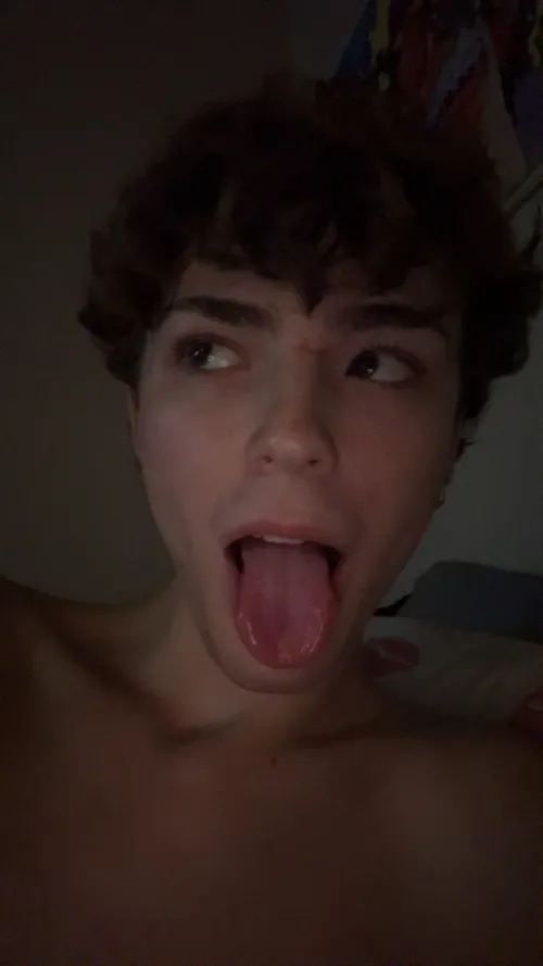 who has morning wood i can service ??