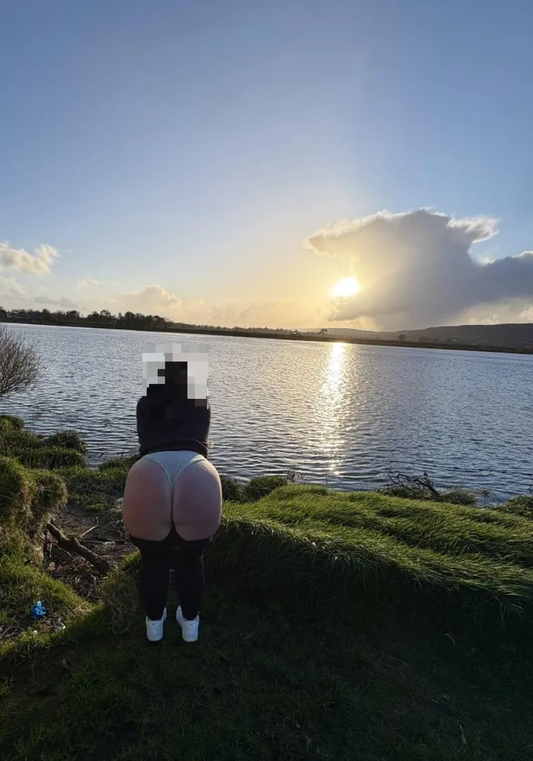 Who’s glad to see the sun back again ? (f)