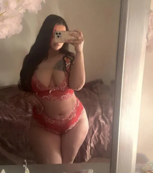 Worship my soft Goddess curves with your wallet 