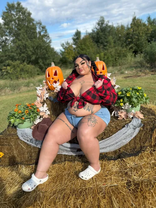 Worship my thick thighs