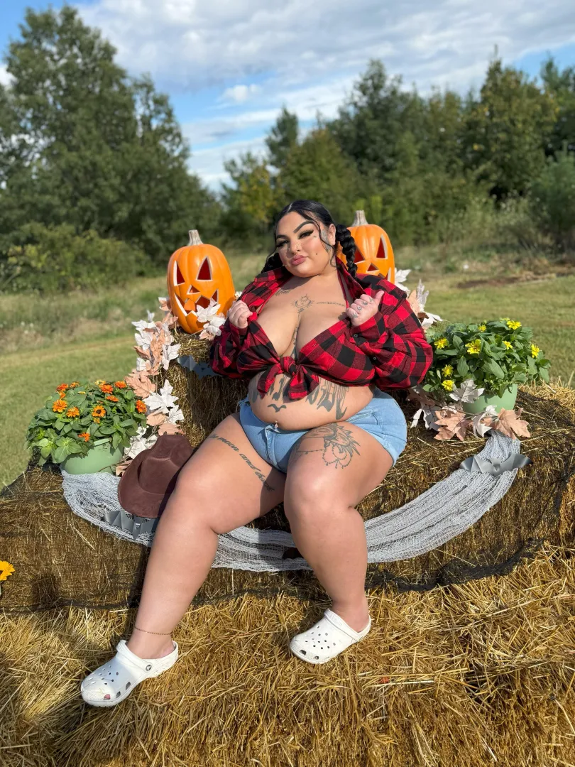 Worship my thick thighs