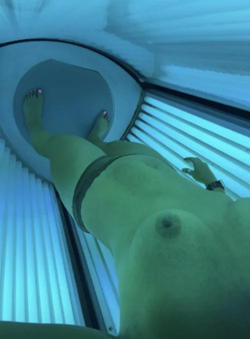 You like my pink toenails?