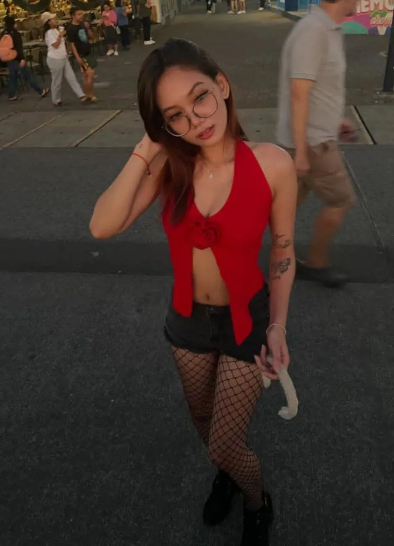 22Y Willing to meet up Available Tonight