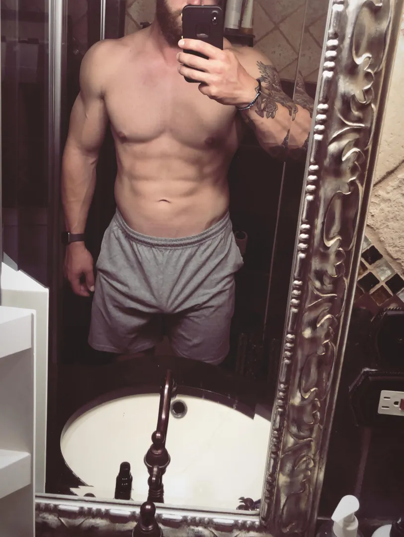 32 Boulder. Looking for a big tit milf to roll around with tonight