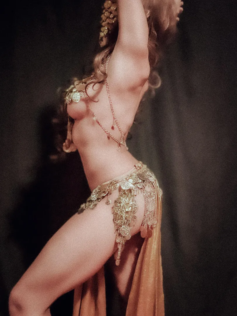 Curves revealed in motion, never all at once, never enough