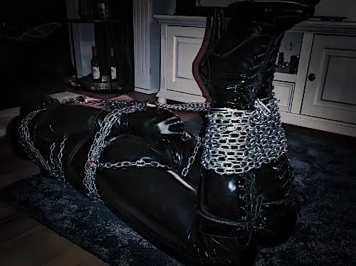 Every inch held… nowhere left to move⛓️