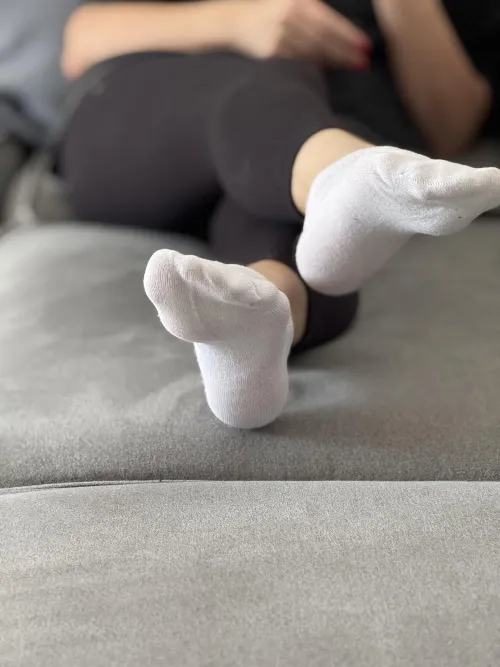 [F] Barefoot at home