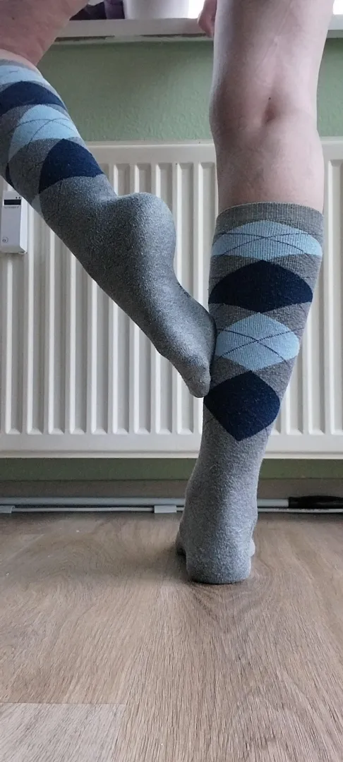 [F] Wer von euch Sockensklaven steht eigentlich total auf lange Socken 
