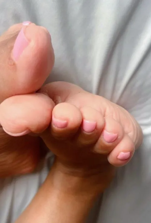 I present you these latina toes, up close. What do you do