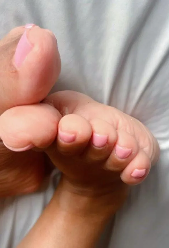 I present you these latina toes, up close. What do you do