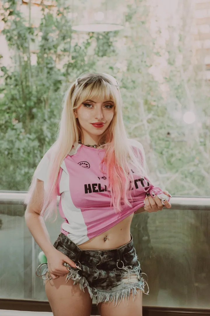 I'm a little ticklish but I love to have my belly button played with