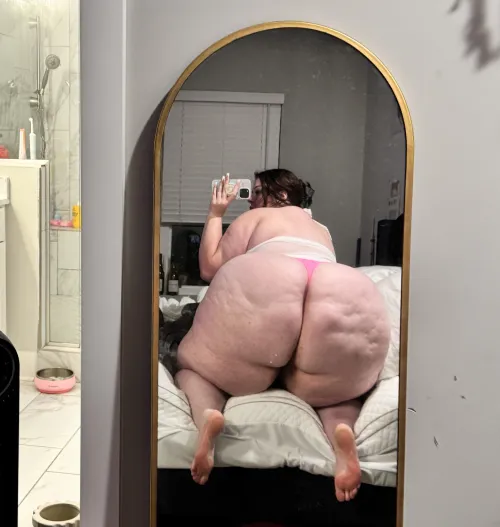 is this fat girl ass worth worshiping today