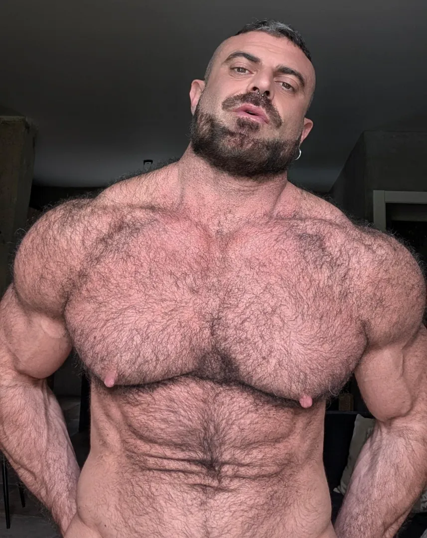 Italian hairy hunk 