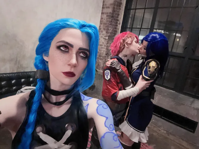 Jinx, Vi, Caitlyn [Arcane] by (Miakanayuri, Grusha, Win Winry)