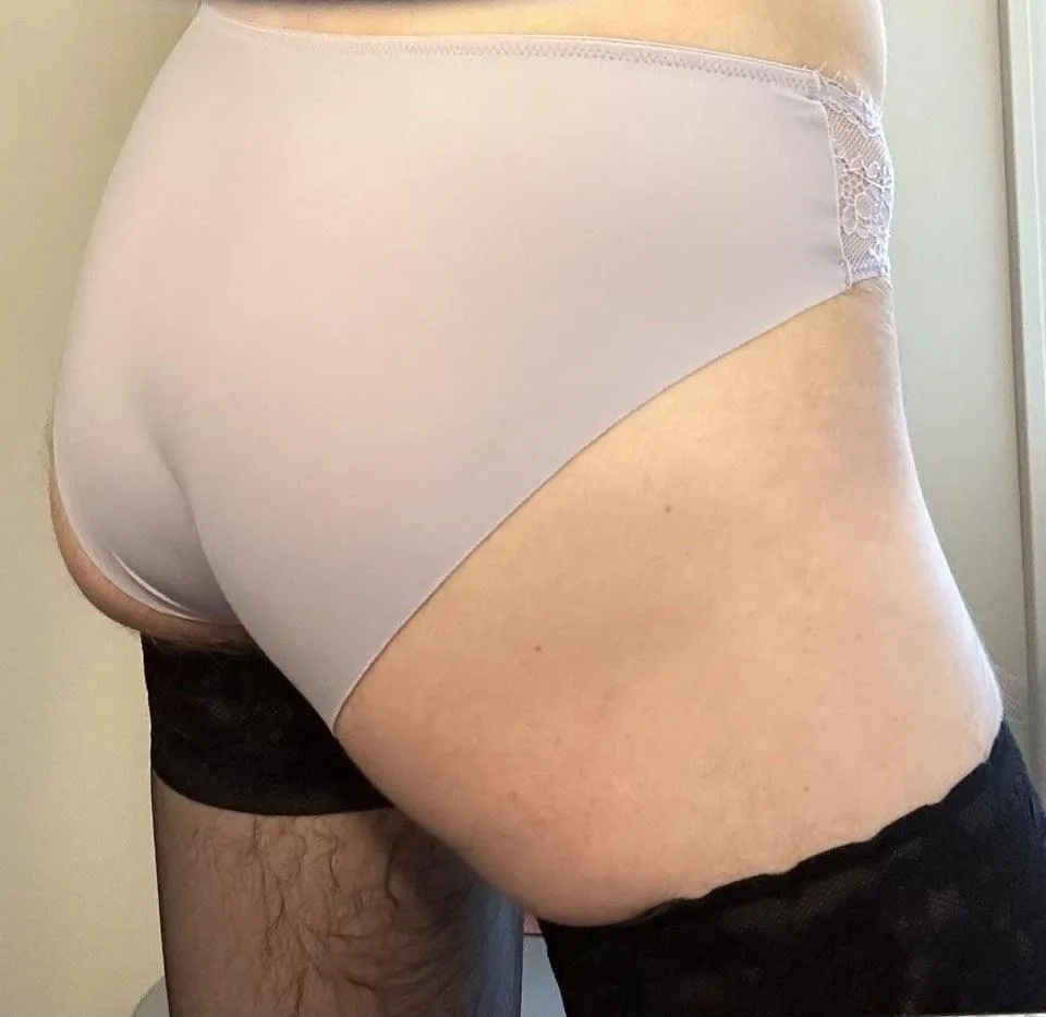 Looking to suck a host in plaza area