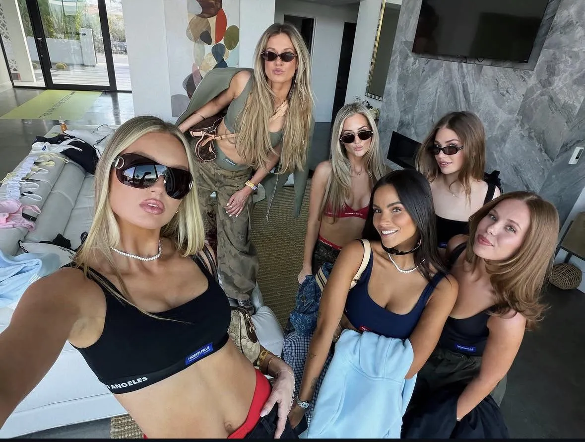 Monica, Roxy en de rest