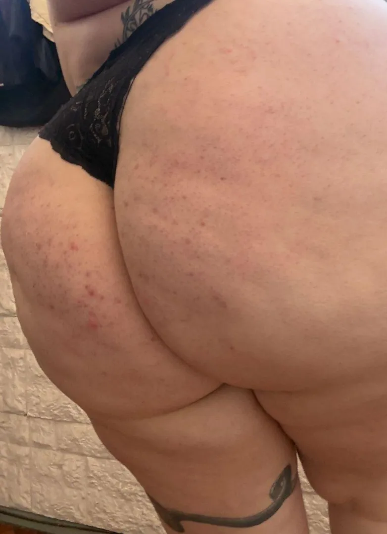 My soft curves make me doubt being this exposed… Honestly, do you find a curvy BBW sexy when she shows it all? Y/N?