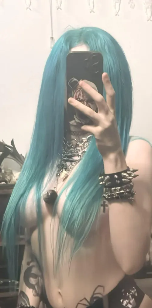 Not your good girl, I'm your goth whore dream