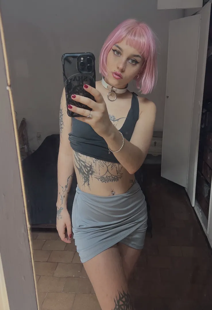 Slightly horny, slightly bored, can’t host - msg me on instta: .stephcyrae'.