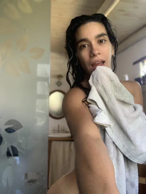 Ups! Se me cayo el jabon! Me lo pasas? 