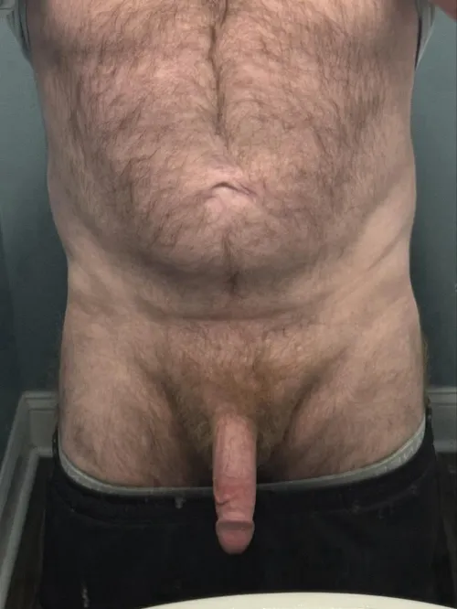 Who wants to cum get me hard without using your hands?