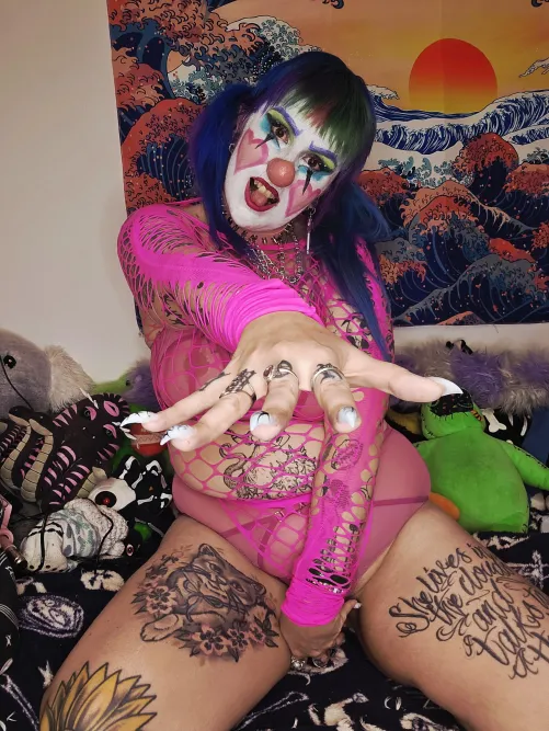 Yes, it is bubblegum pink 